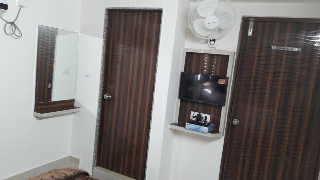 Hotel Sunstay Ahmedabad Exterior foto